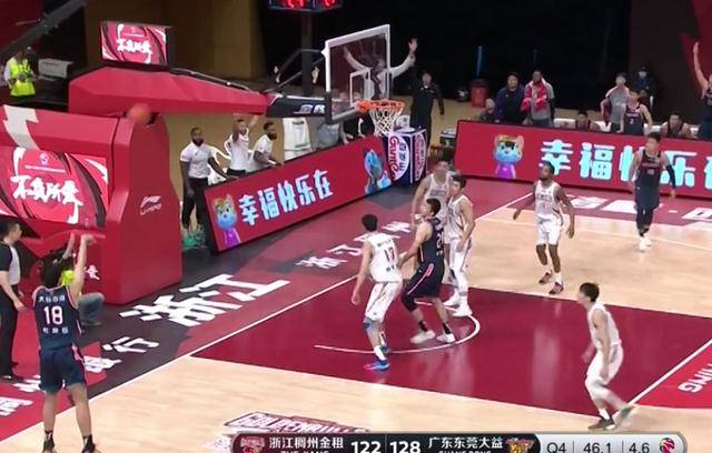  柏林联合新帅首战率队取关键分  